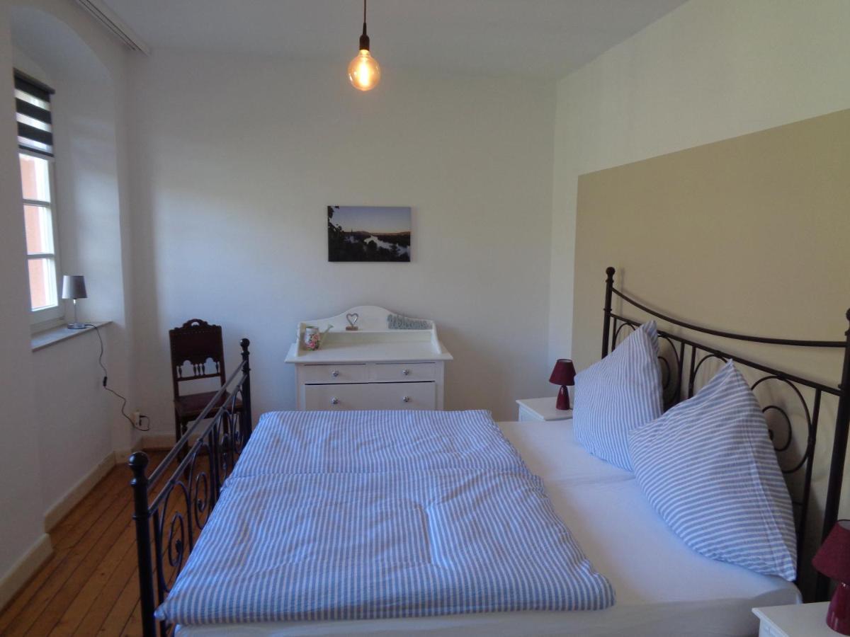 Ferienwohnung Altes Pfarrhaus Mit Flair Und Moselblick Brauneberg Exterior photo