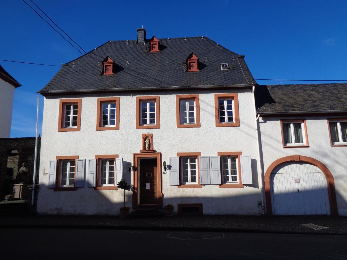 Ferienwohnung Altes Pfarrhaus Mit Flair Und Moselblick Brauneberg Exterior photo
