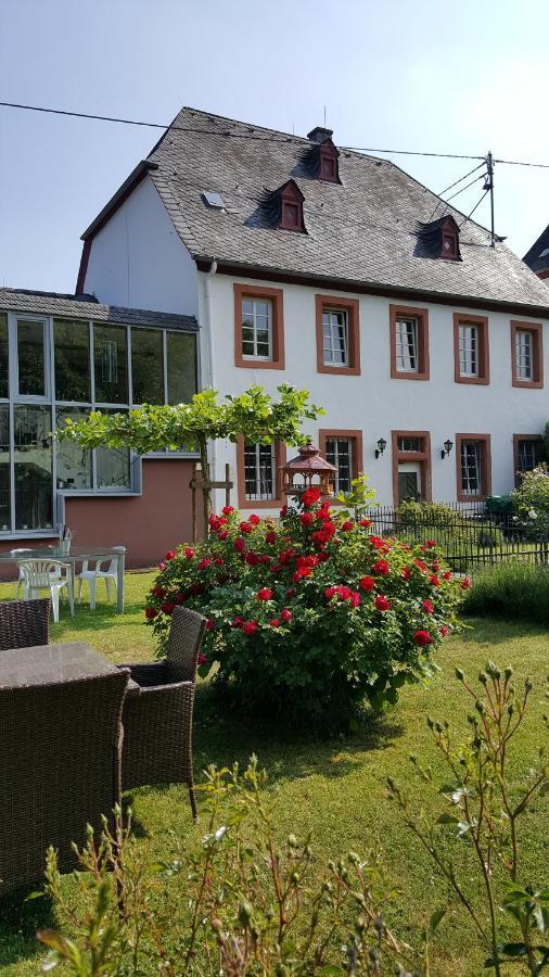 Ferienwohnung Altes Pfarrhaus Mit Flair Und Moselblick Brauneberg Exterior photo