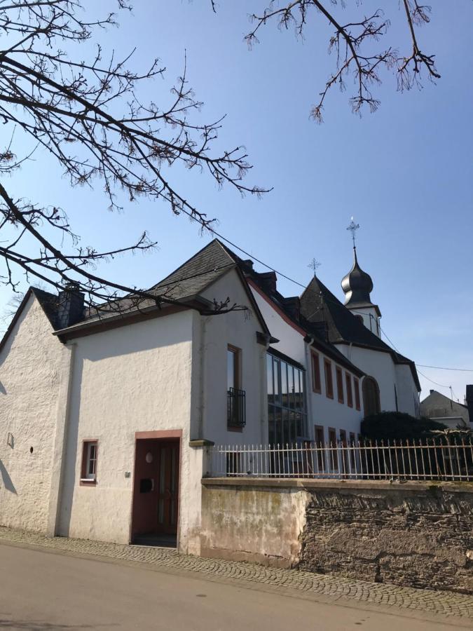 Ferienwohnung Altes Pfarrhaus Mit Flair Und Moselblick Brauneberg Exterior photo