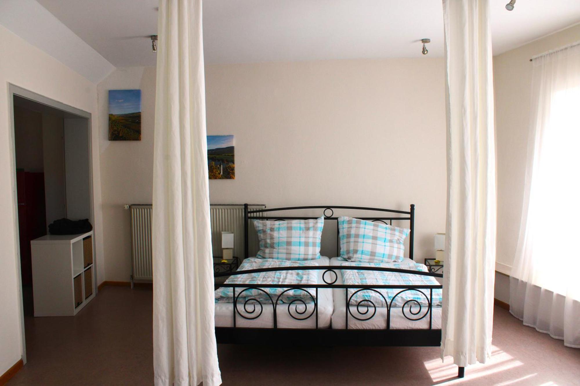 Ferienwohnung Altes Pfarrhaus Mit Flair Und Moselblick Brauneberg Exterior photo